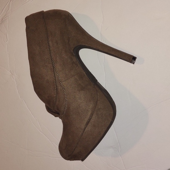 EUC Mossimo Faux Suede Platform Bootie Stilletos - Picture 9 of 12